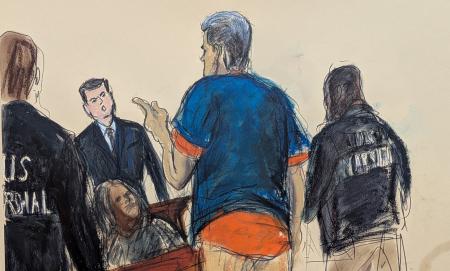 　５日、米ニューヨークの連邦地裁に出廷し、傍聴人に反応するベネズエラのマドゥロ大統領（手前中央）のイラスト（ＡＰ＝共同）