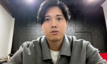 　オンライン取材に応じるドジャースの大谷＝２５日（共同）