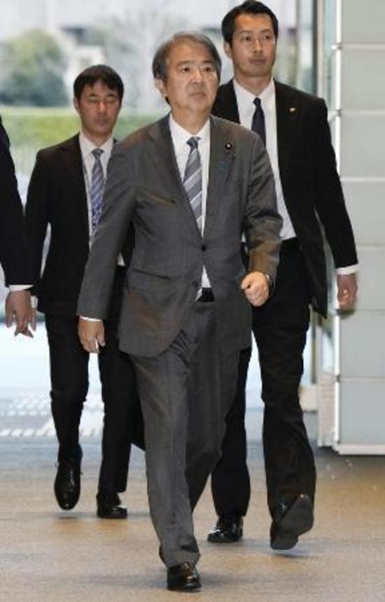 　首相官邸に入る石原宏高氏＝２月