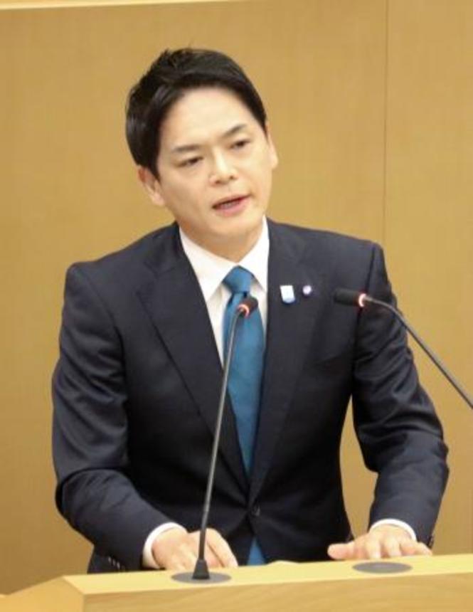 　横浜市長選への立候補を表明した山中竹春市長＝５日午後、横浜市