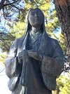 清洲公園に立つ濃姫の銅像＝愛知県清須市