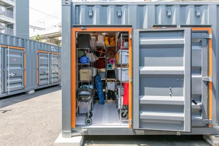 　エリアリンクが手がける屋外コンテナ型トランクルーム＝２０２４年５月、さいたま市北区
