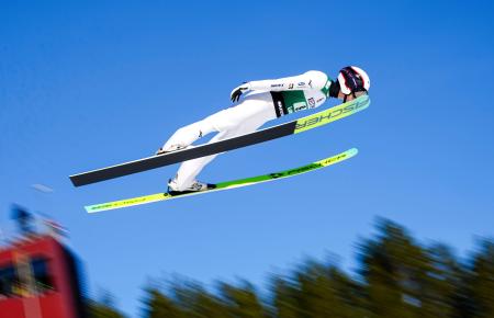 　Ｗ杯複合混合団体スプリントでの山本涼太の前半飛躍＝ラハティ（共同）