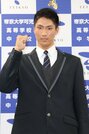 日本ハムから育成ドラフト３位指名され、ガッツポーズする加藤大和＝帝京大可児高