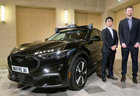 　ウェイブ・テクノロジーズの技術が搭載された車両＝２２日午前、東京都渋谷区