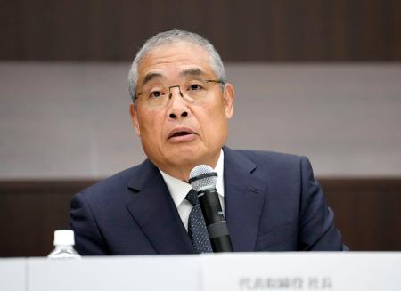 　洋上風力発電所建設計画からの撤退について話す、三菱商事の中西勝也社長＝２７日午後、東京都千代田区