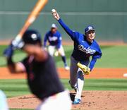 　ガーディアンズ戦に先発したドジャース・佐々木＝グッドイヤー（共同）