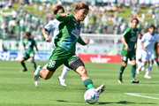 ＦＣ岐阜×鹿児島＝前半、サイドをドリブルで駆け上がるＦＣ岐阜のＭＦ藤岡＝長良川競技場