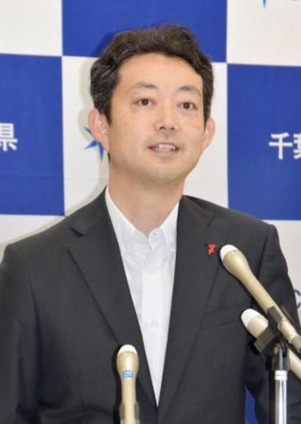 　記者会見する千葉県の熊谷俊人知事＝２６日午前、千葉県庁