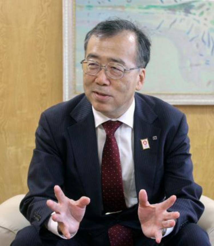 　インタビューに応じる近鉄グループホールディングスの若井敬社長