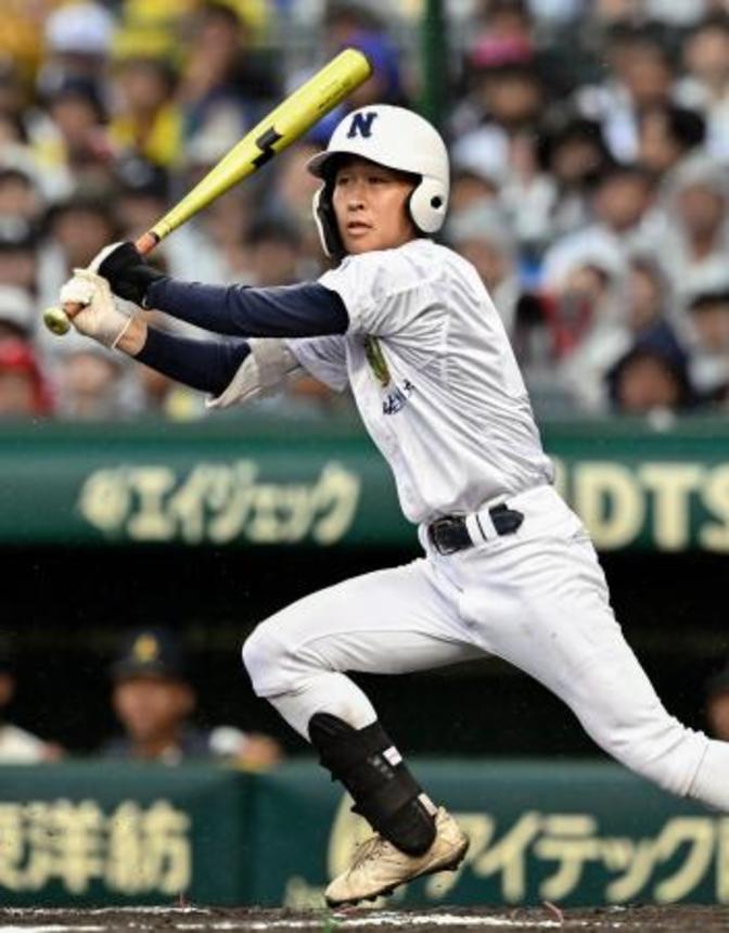 　神村学園―佐野日大　３回表佐野日大２死一、三塁、桜岡が左翼に先制の２点三塁打を放つ＝甲子園