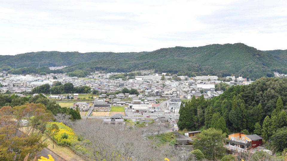 高台に位置する南山公園からは御嵩町の街並みが一望できる＝可児郡御嵩町中