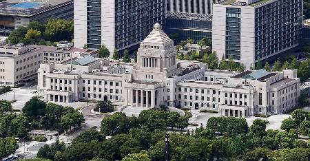 　国会議事堂＝東京・永田町