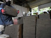 こんろの原料の珪藻土＝石川県珠洲市、能登燃焼器工業