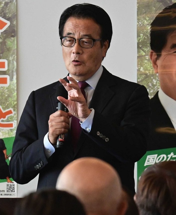 年内の衆院解散について「可能性は半分以上ある」と語る岡田克也幹事長＝可児市内