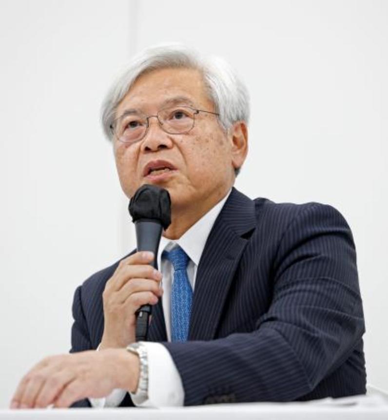 　配達員の点呼が不適切だった問題を巡り、記者会見する日本郵便の千田哲也社長＝１７日午後、東京都千代田区
