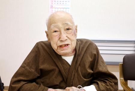 　非戦を訴える元海軍軍医の蒲原宏さん＝２０２４年１２月、新潟市