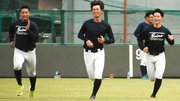 チームメートと練習に励む林優樹（右）＝西濃運輸