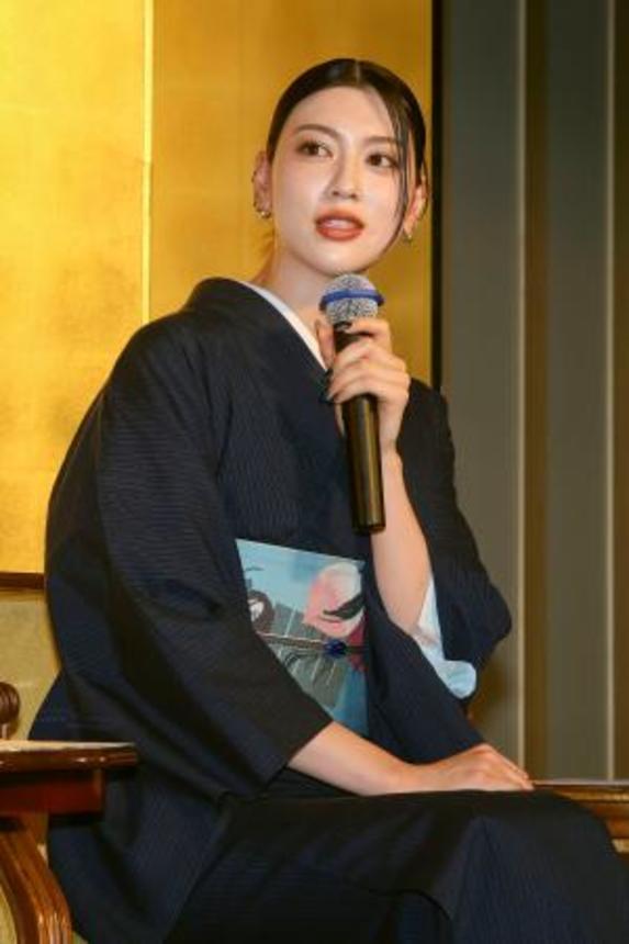 　イベントにゲスト参加した三吉彩花さん＝１８日午後、さいたま市