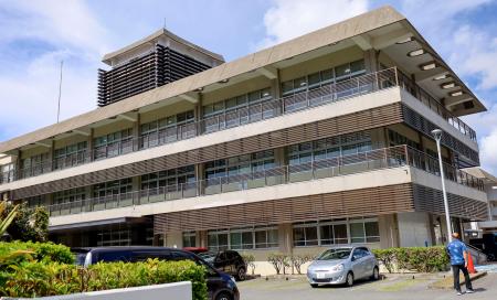 　裁判員裁判で米兵に判決が言い渡された那覇地裁＝２４日午後