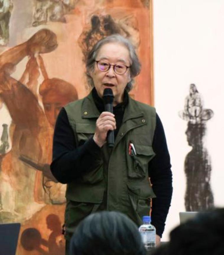 　講演する井手俊作さん＝１８日午後、福岡市