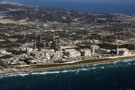 　中部電力浜岡原発＝１月、静岡県御前崎市（共同通信社機から）