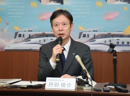 　記者会見するＪＲ東海の丹羽俊介社長＝２８日午後、名古屋市