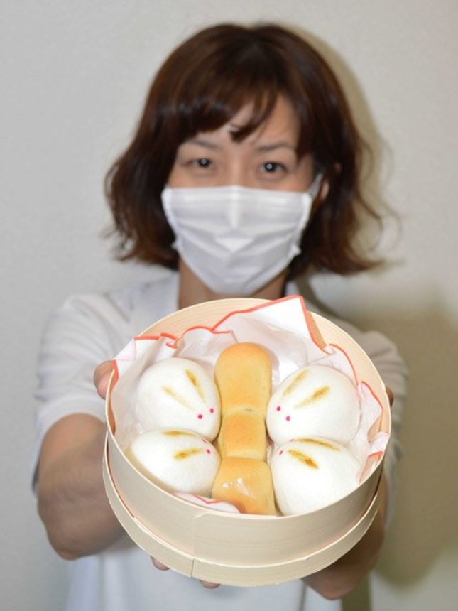 中秋の名月に合わせ販売する「十五夜」＝岐阜新聞・岐阜放送西濃支社