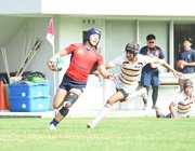 関商工×岐南工＝前半１５分、ディフェンスを振り切りトライに向かう関商工のＦＢ堀