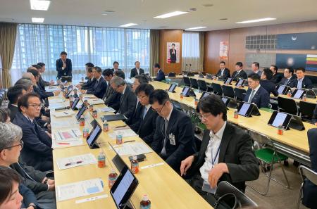 　東京・永田町の党本部で開かれた自民党安全保障調査会の会合＝１３日午後
