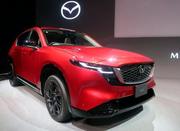 　マツダが９年ぶりに全面改良した「ＣＸ―５」＝５月、東京都渋谷区