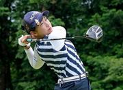 　第１日、１４番でティーショットを放つ菅沼菜々。５アンダーで２位＝カメリアヒルズＣＣ