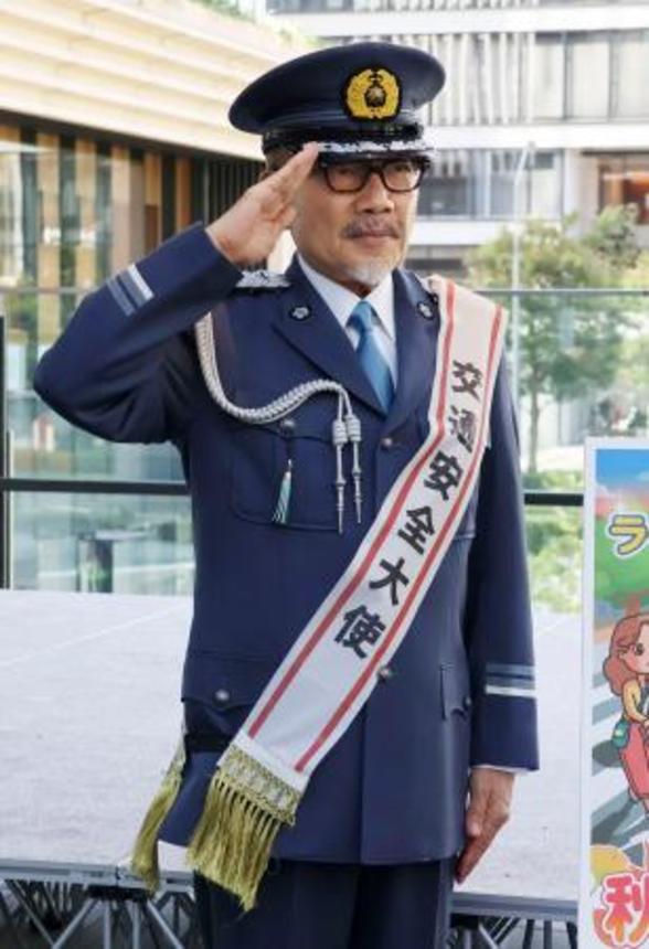 　神奈川県警の「交通安全大使」に就任した俳優竹中直人さん＝１４日午後、横浜市