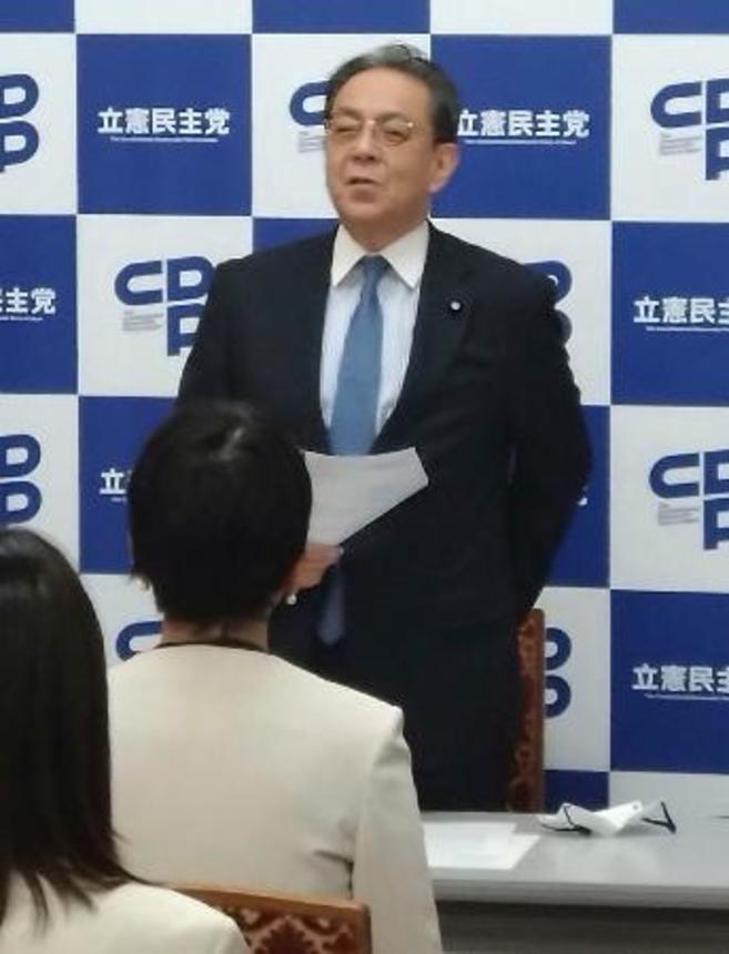 　立憲民主党の会合であいさつする水岡代表＝２６日午前、国会内
