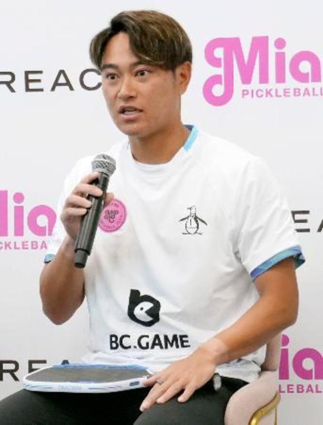 　マイアミとの再契約を発表したピックルボールの船水雄太＝３日、東京都内