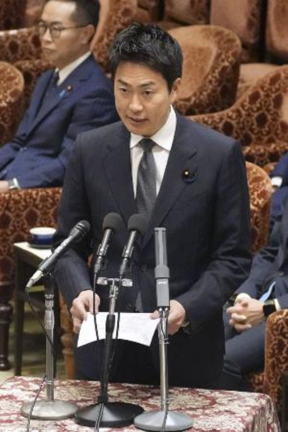　日本維新の会の青柳仁士氏＝３月