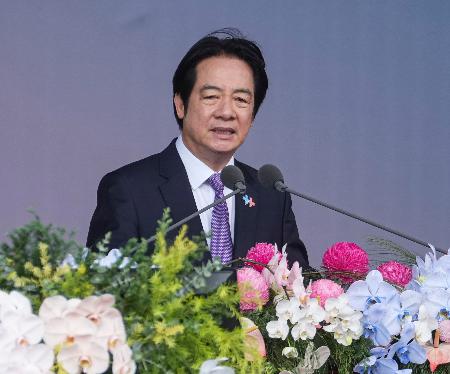 　双十節の式典で演説する台湾の頼清徳総統＝１０日、台北市（中央通信社＝共同）