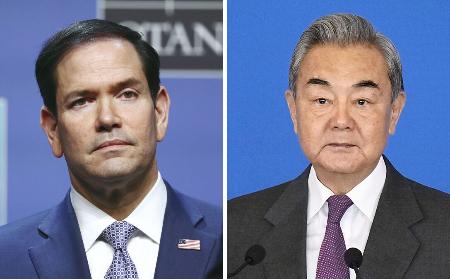 　ルビオ米国務長官（ゲッティ＝共同）（左）、中国の王毅外相（右）