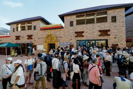 　オープンしたネパール館＝１９日午後、大阪市此花区の夢洲