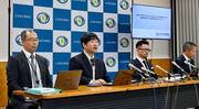　記者会見する公取委の担当者＝２５日午後、高松市