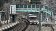 車両が停車する杉原駅＝飛騨市宮川町杉原