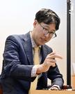 　囲碁の第５１期碁聖戦５番勝負の第５局で佐田篤史七段に勝利し、６連覇を達成した井山裕太碁聖＝２１日午後、大阪市の日本棋院関西総本部