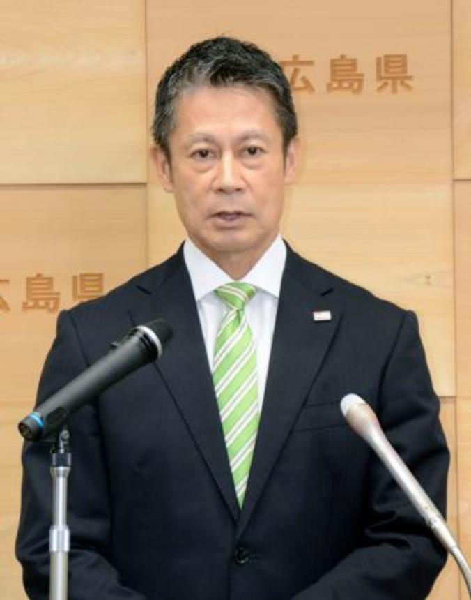　記者会見で知事選に立候補しないことを表明した広島県の湯崎英彦知事＝２０日午後、県庁