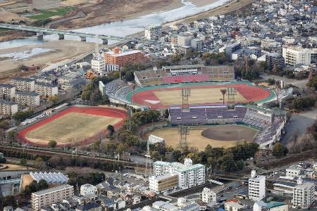 　たけびしスタジアム京都（上）＝２０２５年１月、京都市右京区（共同通信社ヘリから）