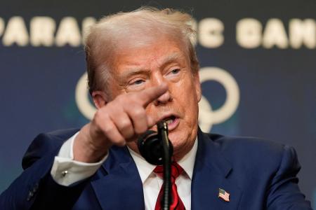 　記者会見するトランプ米大統領＝５日、ワシントン（ＡＰ＝共同）