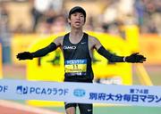 　日本人トップの２位でゴールする吉田祐也＝ジェイリーススタジアム