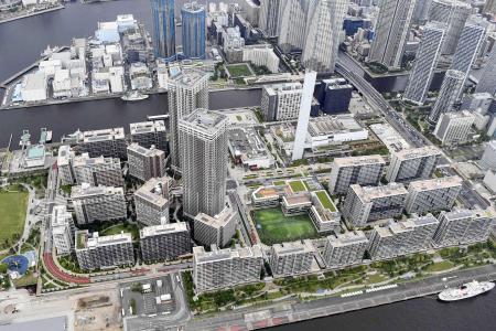 　東京都中央区のマンション群＝２０２５年６月