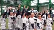 選抜高校野球大会出場が決まり喜ぶ大垣日大の選手たち＝２７日午後、安八郡神戸町