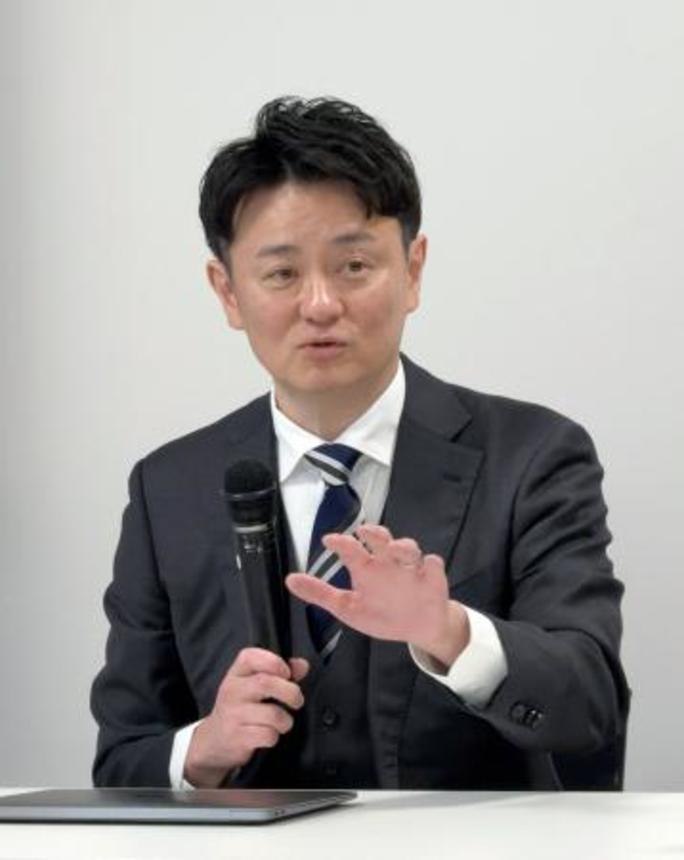 　記者会見する卓球男子日本代表元監督の倉嶋洋介氏＝２７日、東京都内