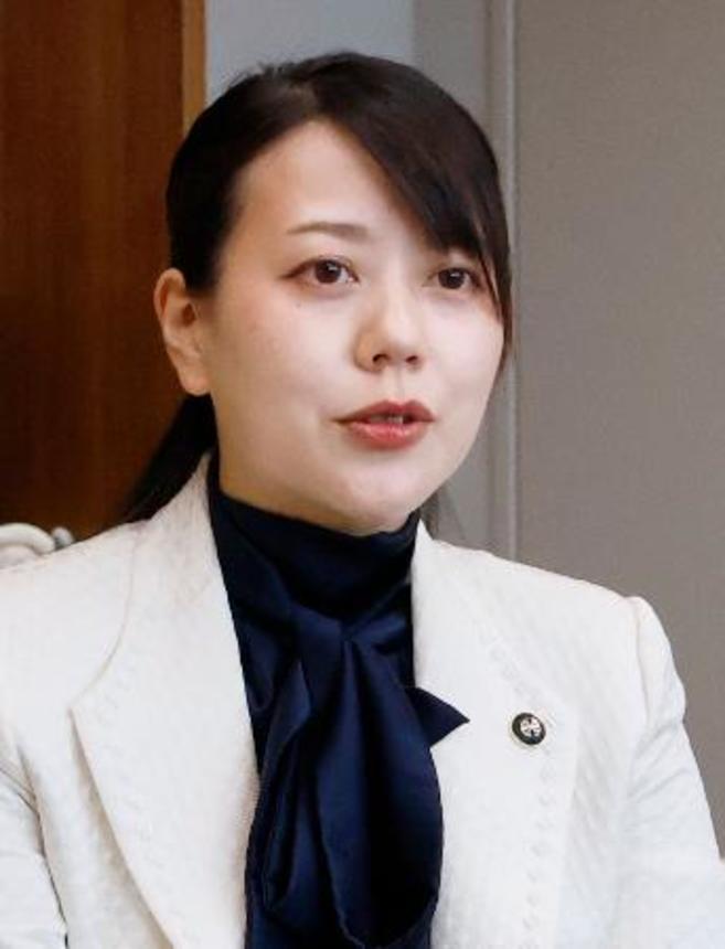 　自身の産休について報道各社の取材に応じる京都府八幡市の川田翔子市長＝２１日午後、市役所